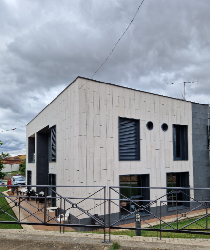 Aluleon - Puertas y ventanas